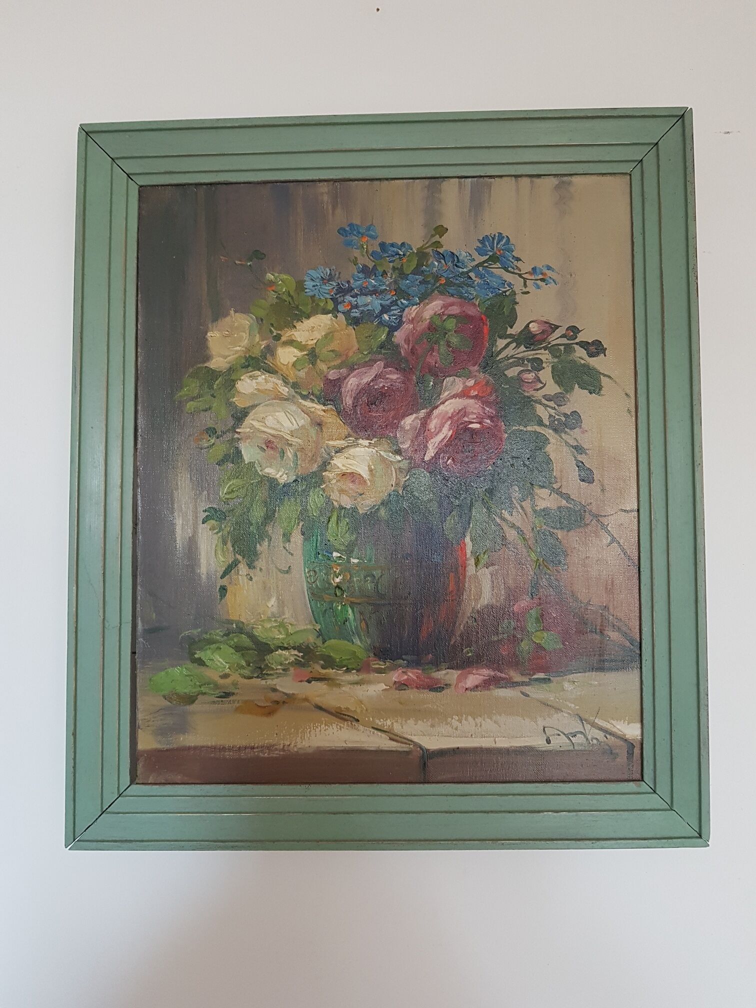 Old bouquet of flowers table