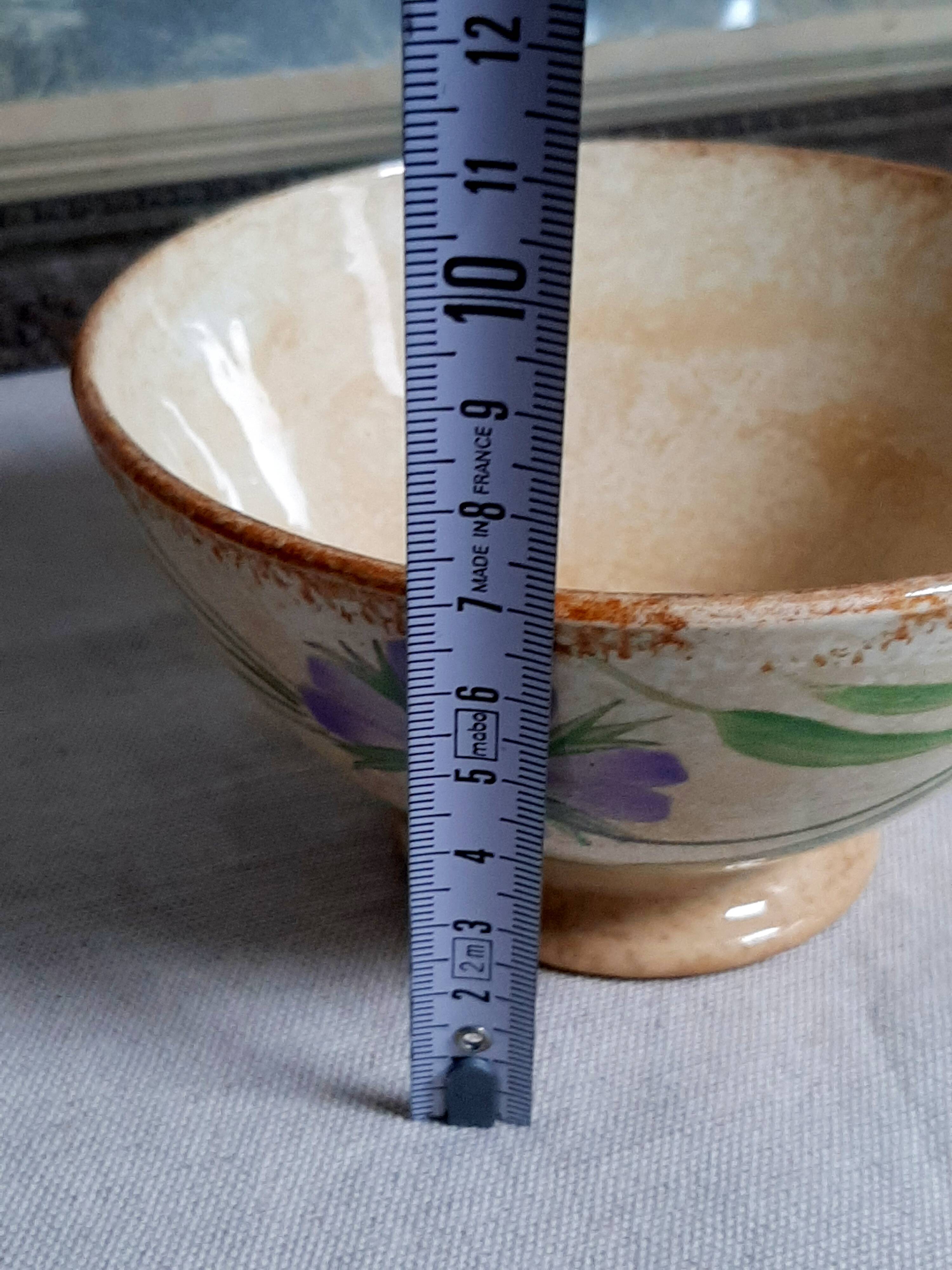 Old bowl in earthenware with floral decoration.