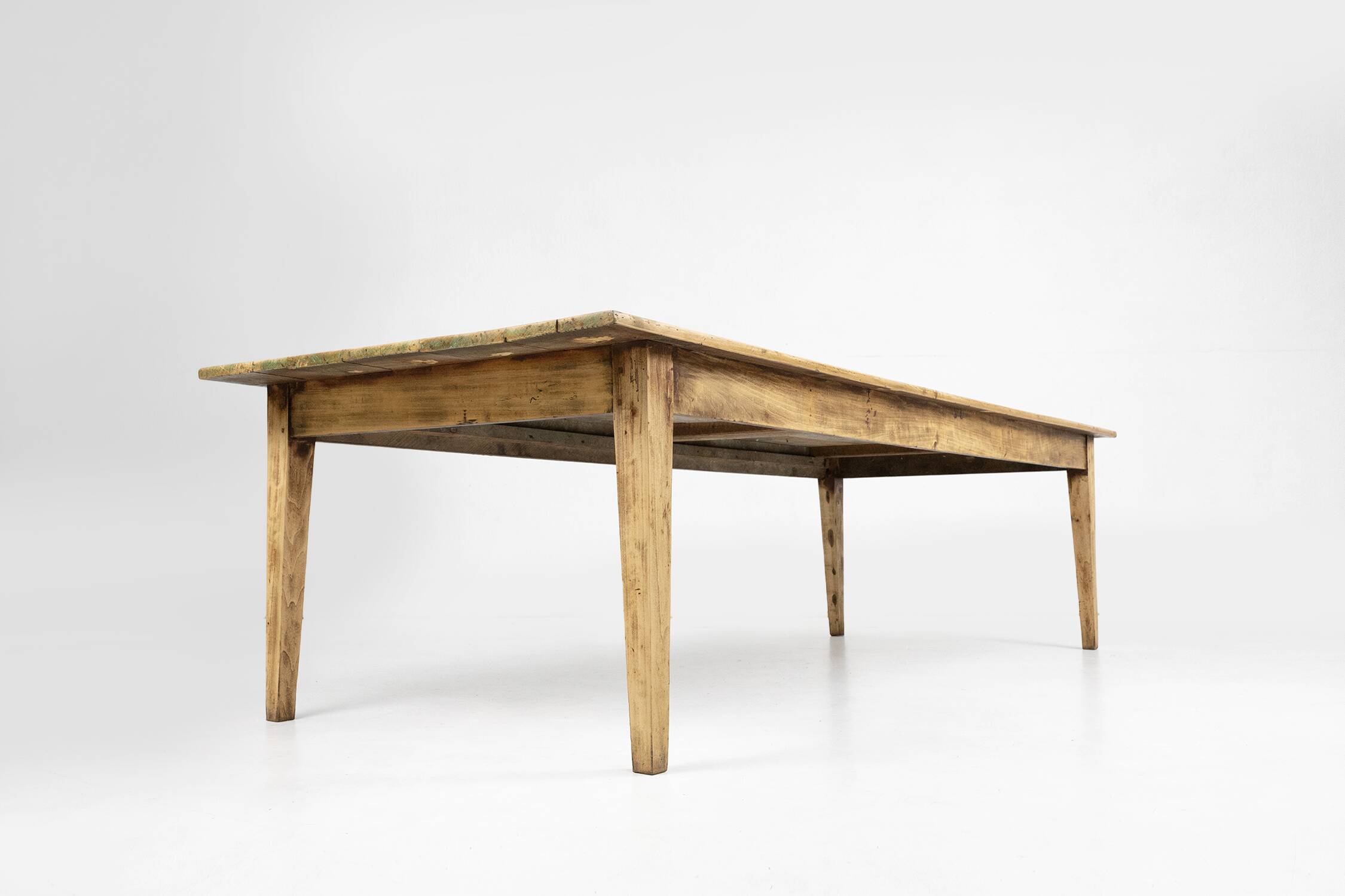Grande table de ferme rustique en bois d'orme, France vers 1800