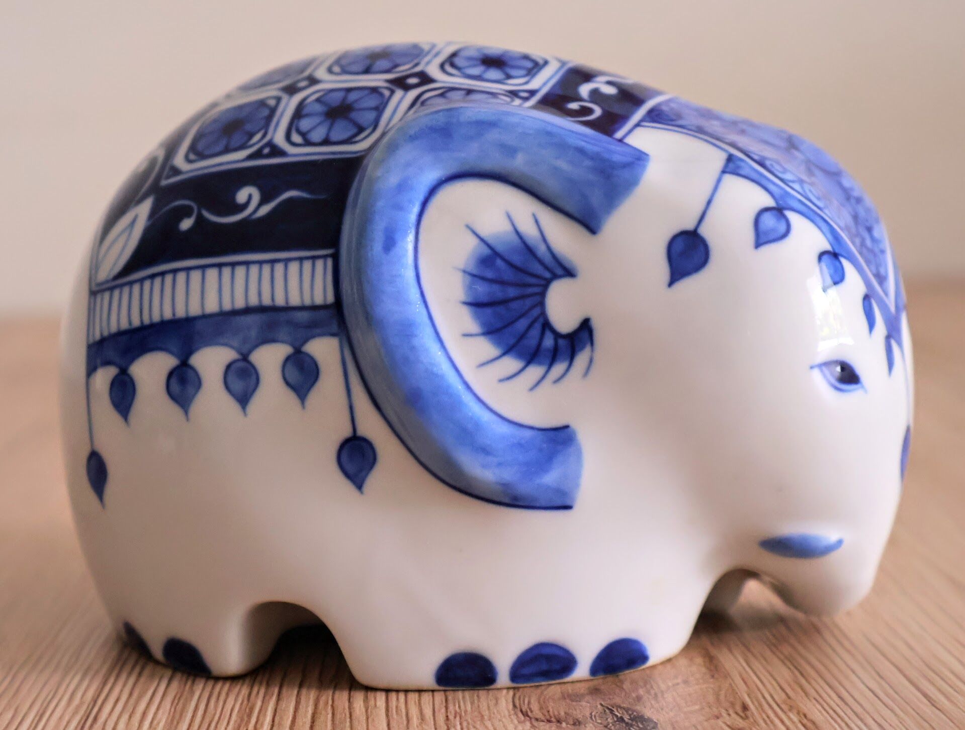 Elephant piggy bank to break in Thai ceramic