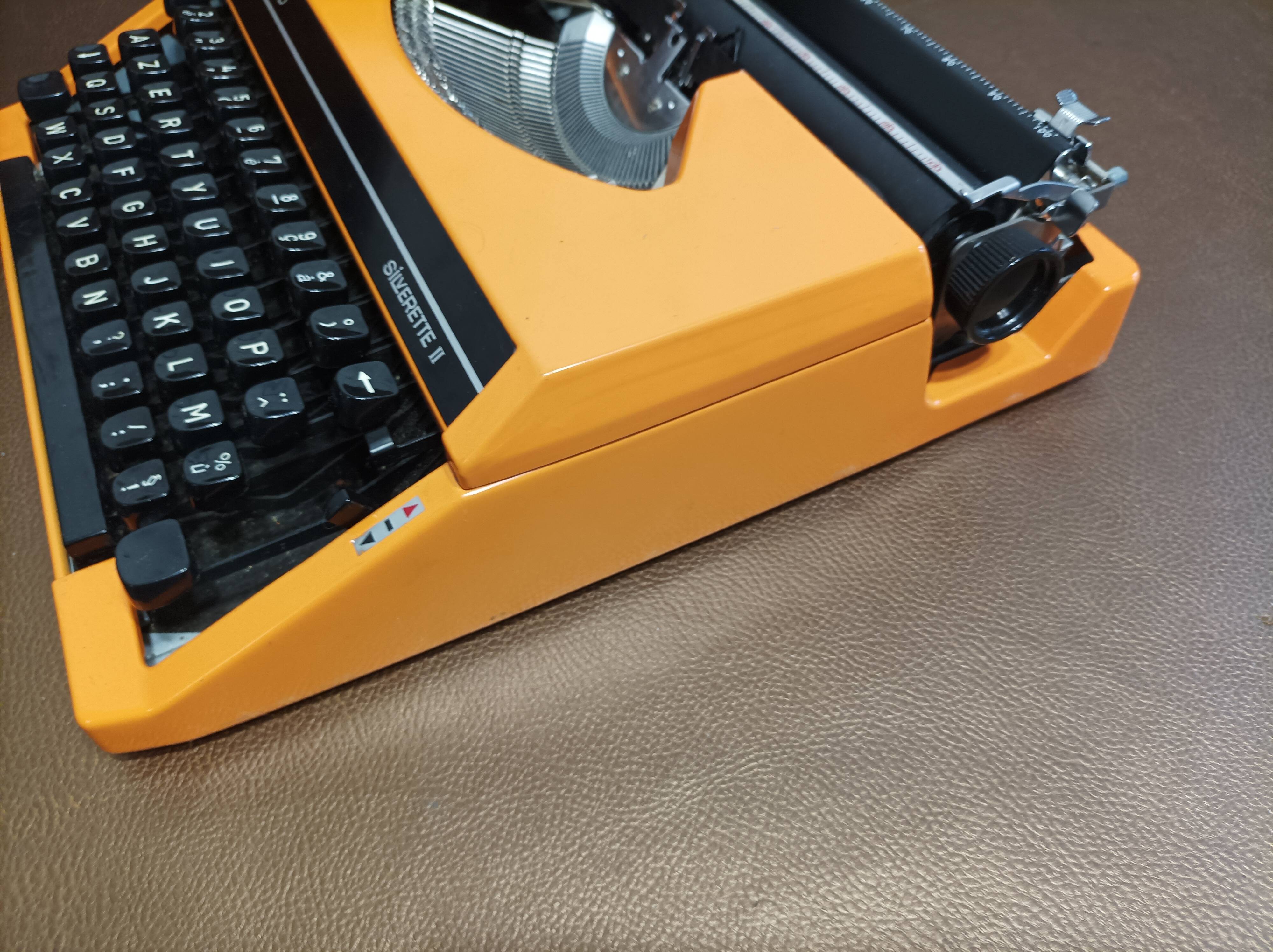 Silver Reed Silverette II Typewriter