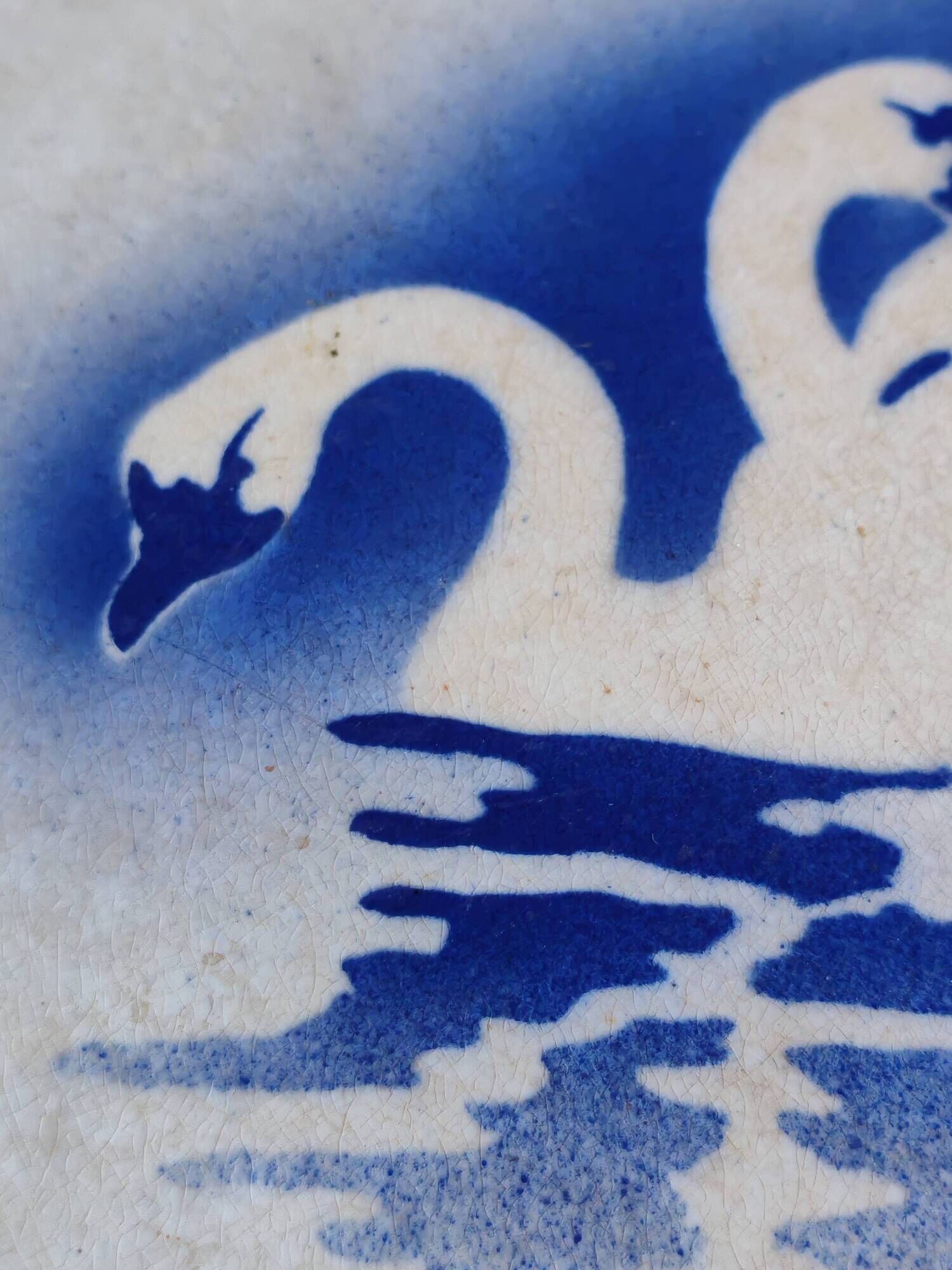Hollow plate Moulin des Loups Hamage France, blue and white swan decoration.