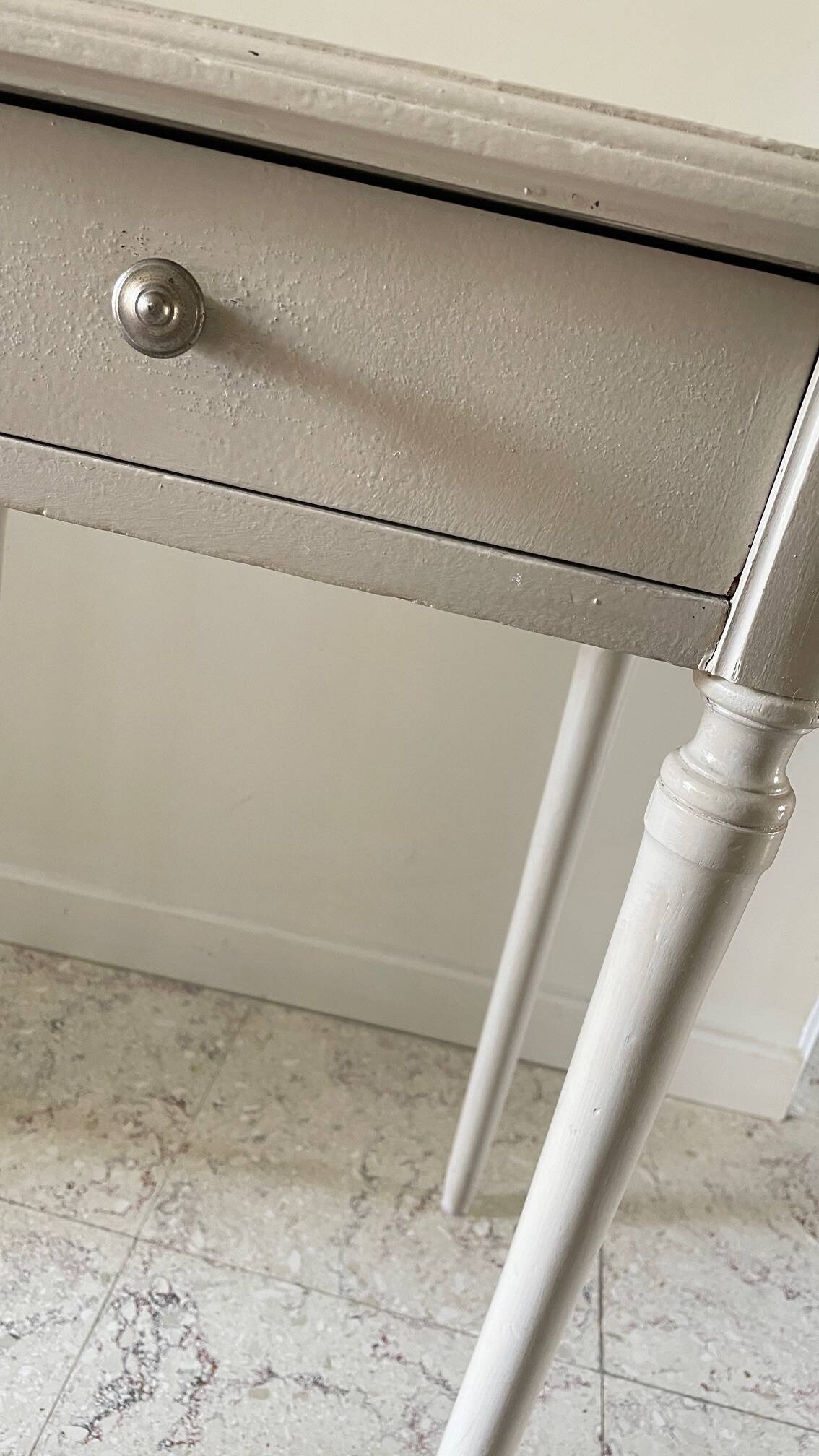 Antique bedside table with 1 drawer