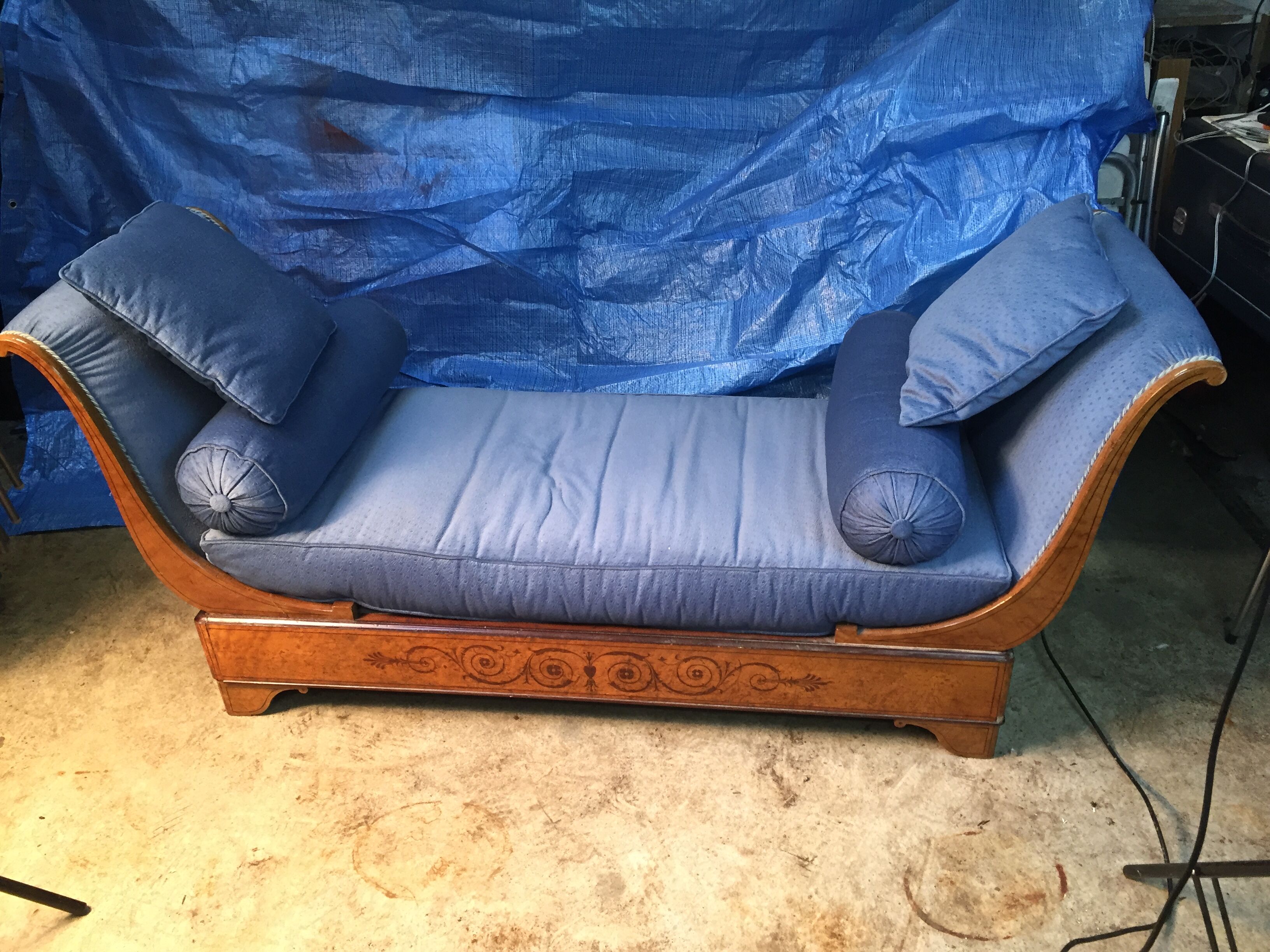 Charles X daybed in speckled maple and marquetry