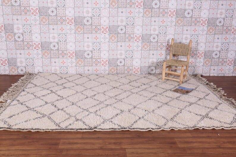 Traditional handwoven Berber rug size 200x300 cm