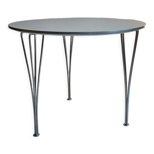 Table par Arne Jacobsen