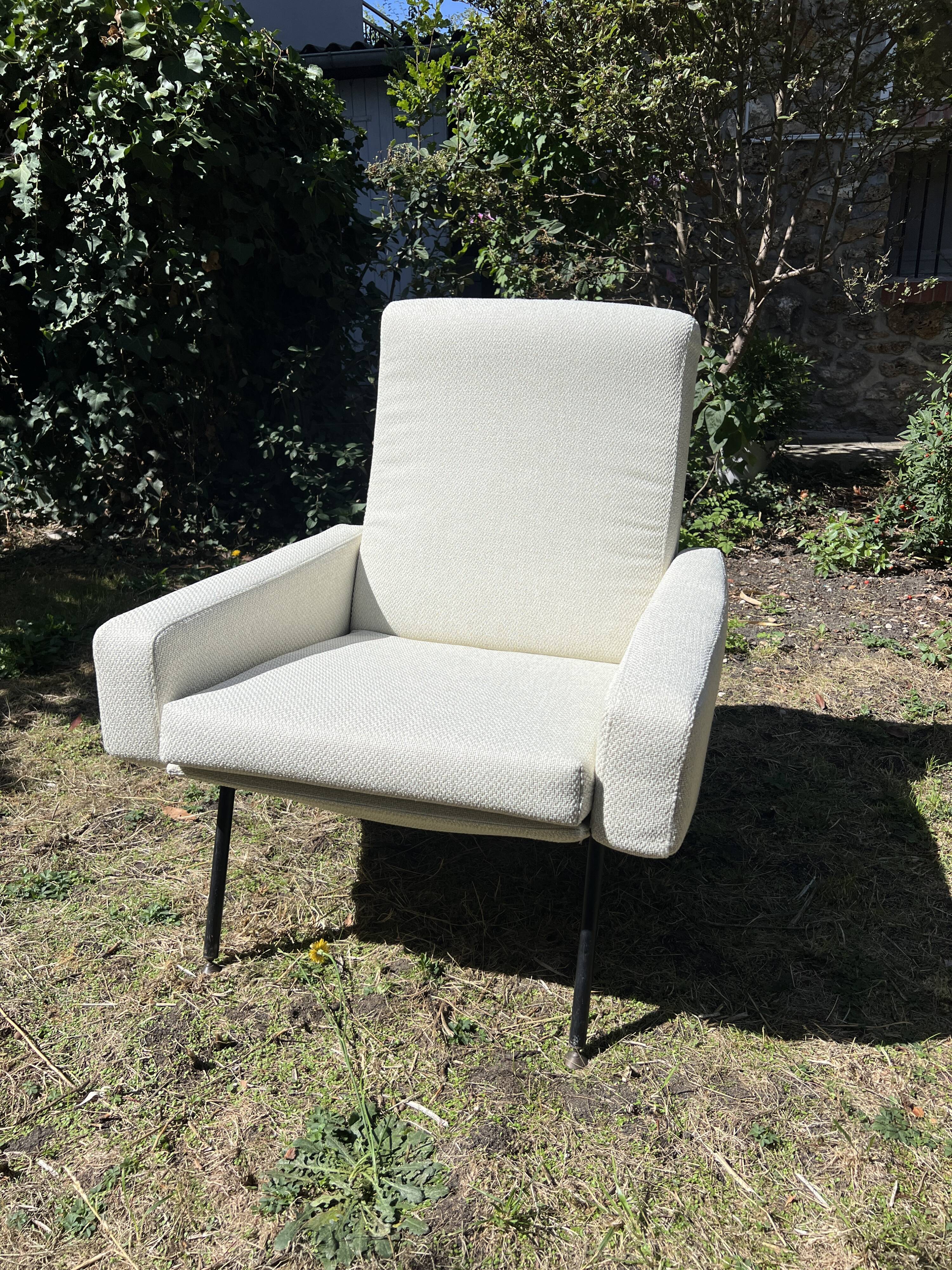 Pair of "Troïka" armchairs by Pierre Guariche, Airborne. Reupholstered 2026.