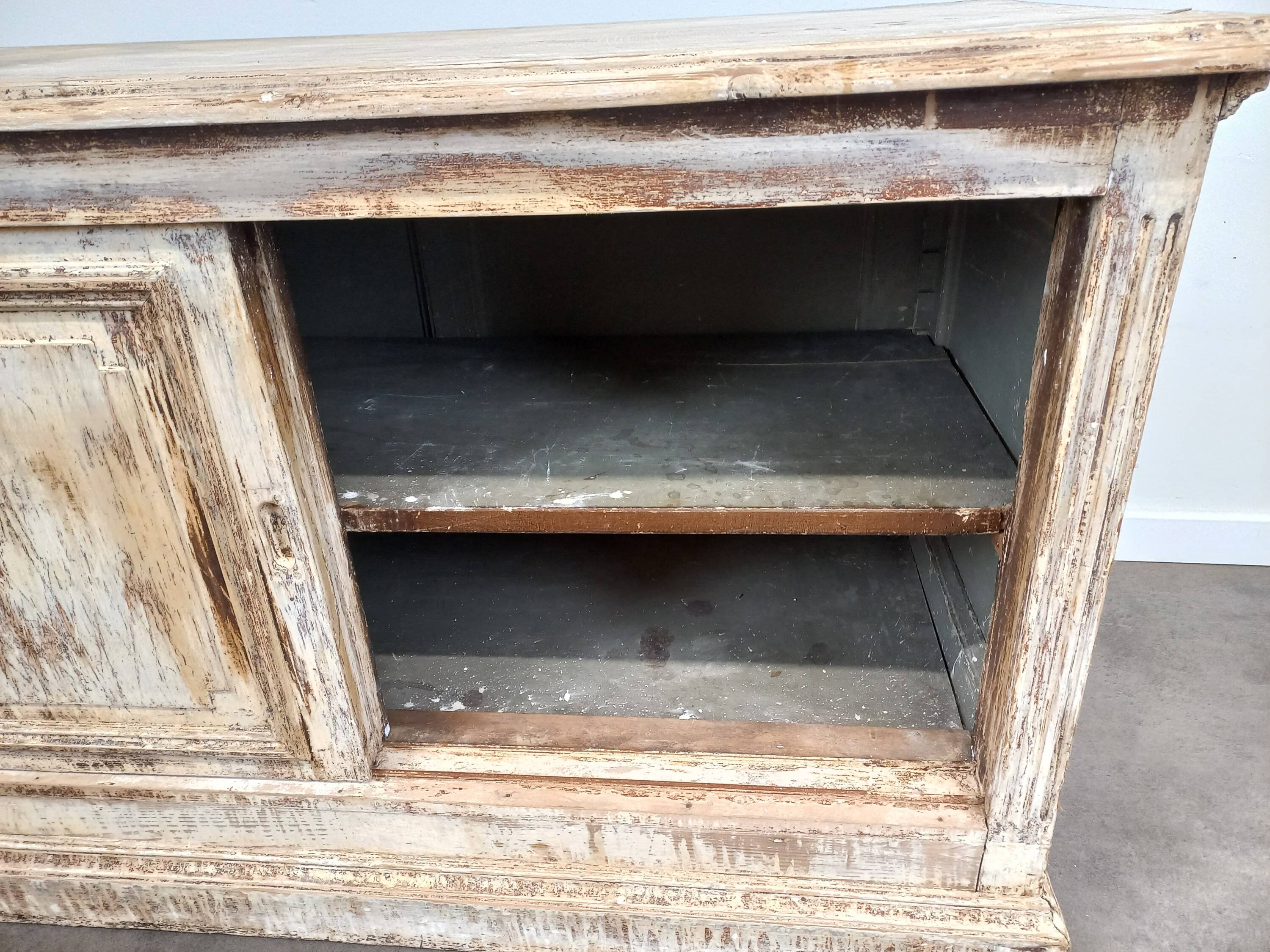 patinated store bank