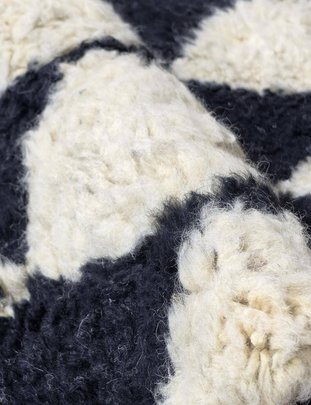 Black and white checkered rug - 300 x 260 cm