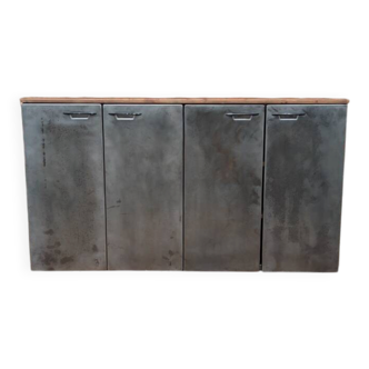 Wall-mounted industrial buffet