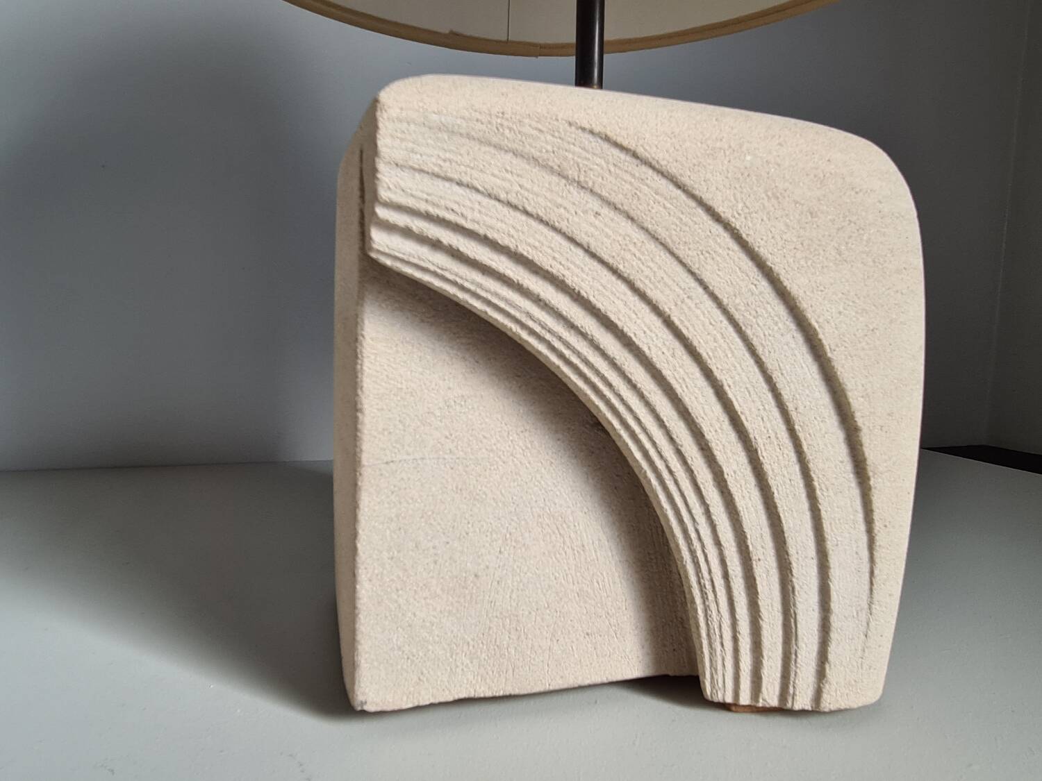 Albert Tormos style sculpture lamp in white stone / 60s / art / artisanal work / Mid-Century / France / 20th century