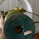 Lampe vintage en bois tourné chic dorée