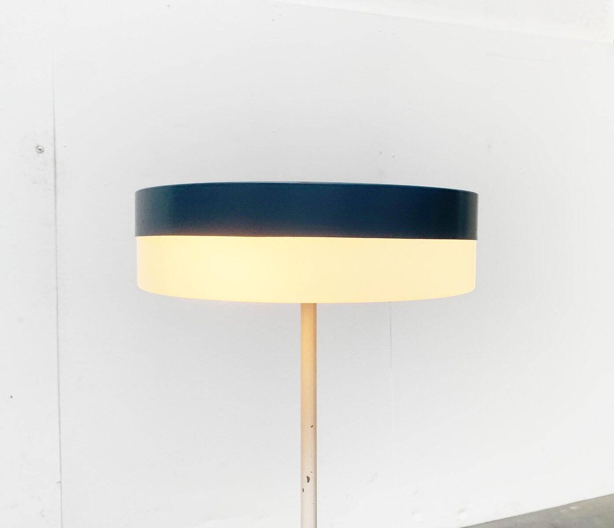 Lampadaire minimaliste de Bega, Allemagne