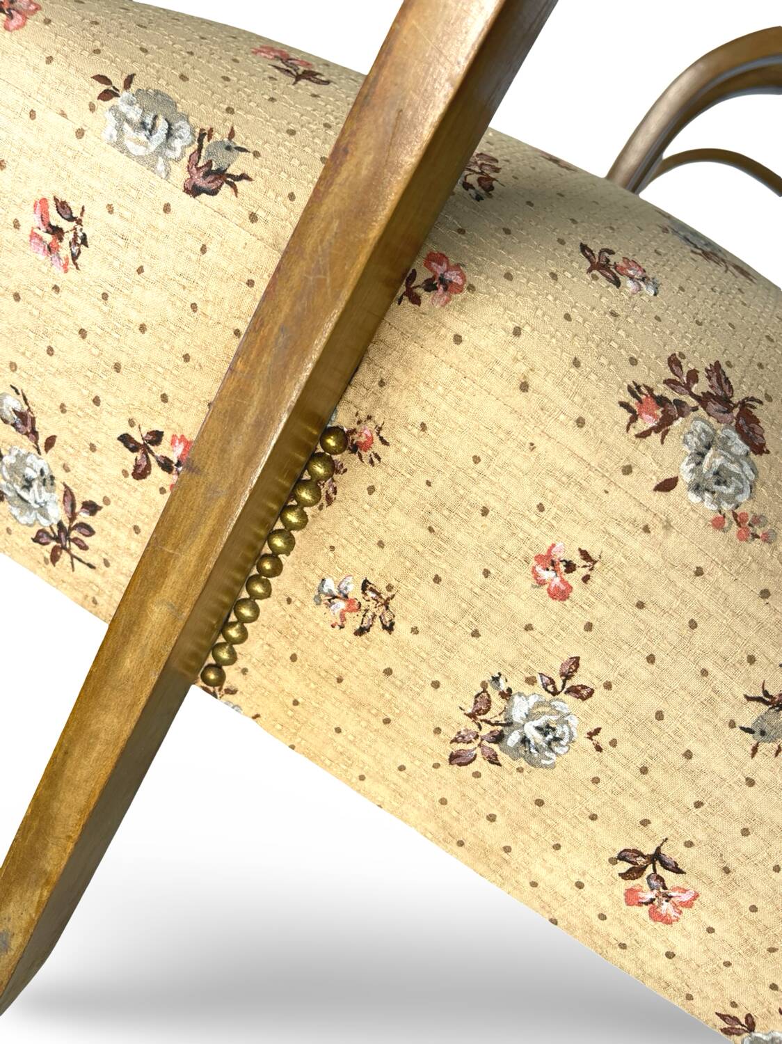 Ensemble de fauteuils Art Déco avec accoudoirs en hêtre arqués.