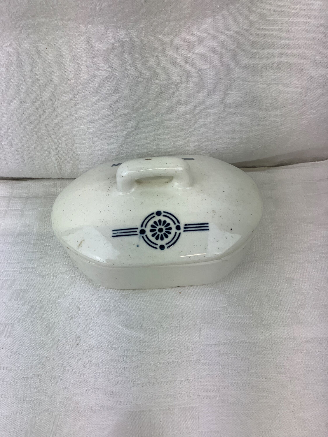 Anti-artisanal soap holder