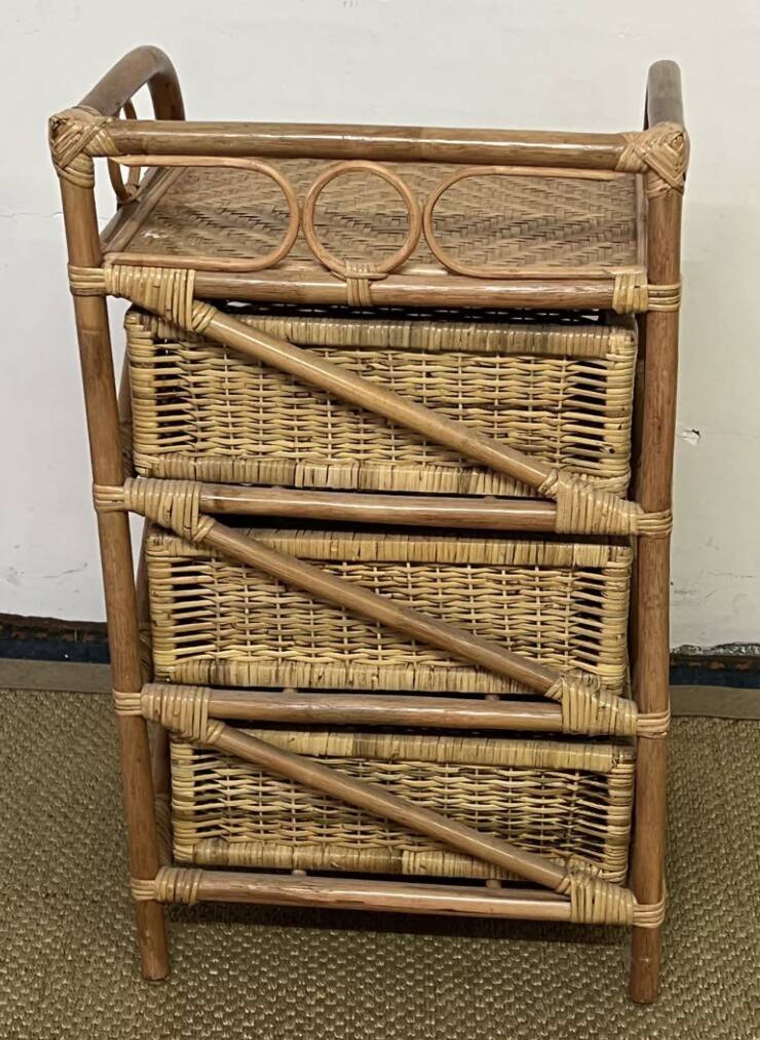 Commode en rotin vintage
