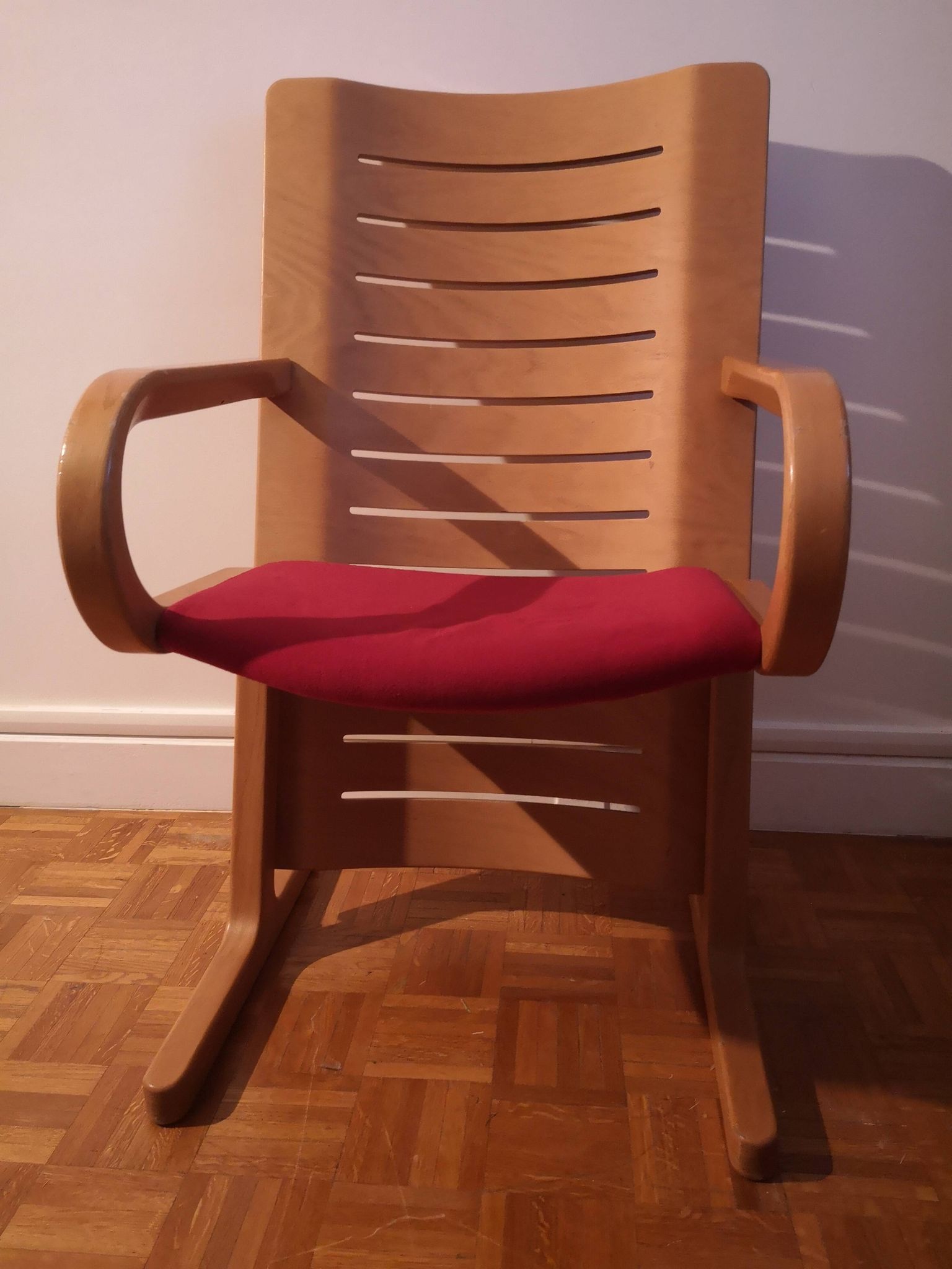 Fauteuil en bois design danois signé