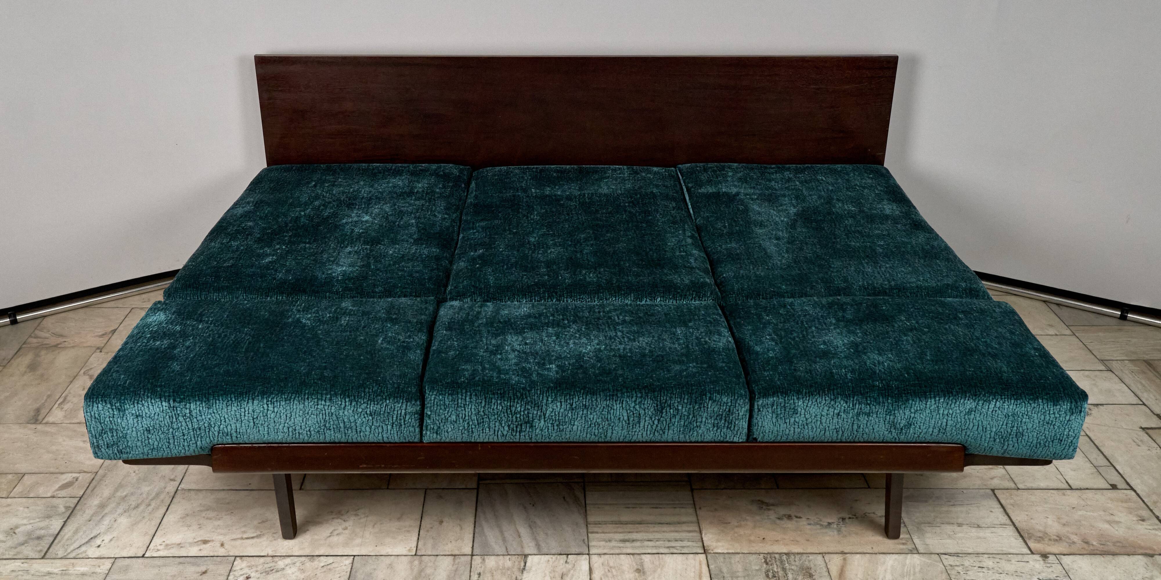 Art Déco sofabed by Jindřich Halabala for UP Závody, 1950s, Czechoslovakia