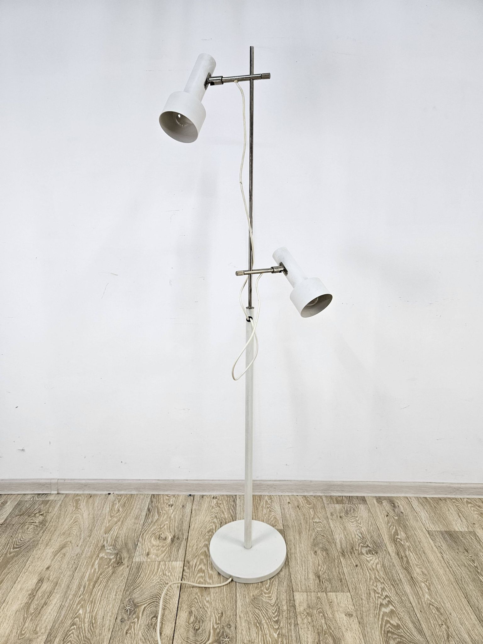 Lampe de sol blanche, Allemagne, années 1960.