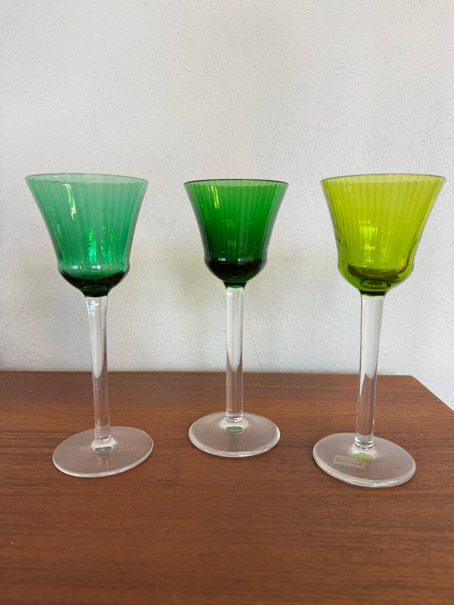 Verres à vin colorés en cristal Saint Louis