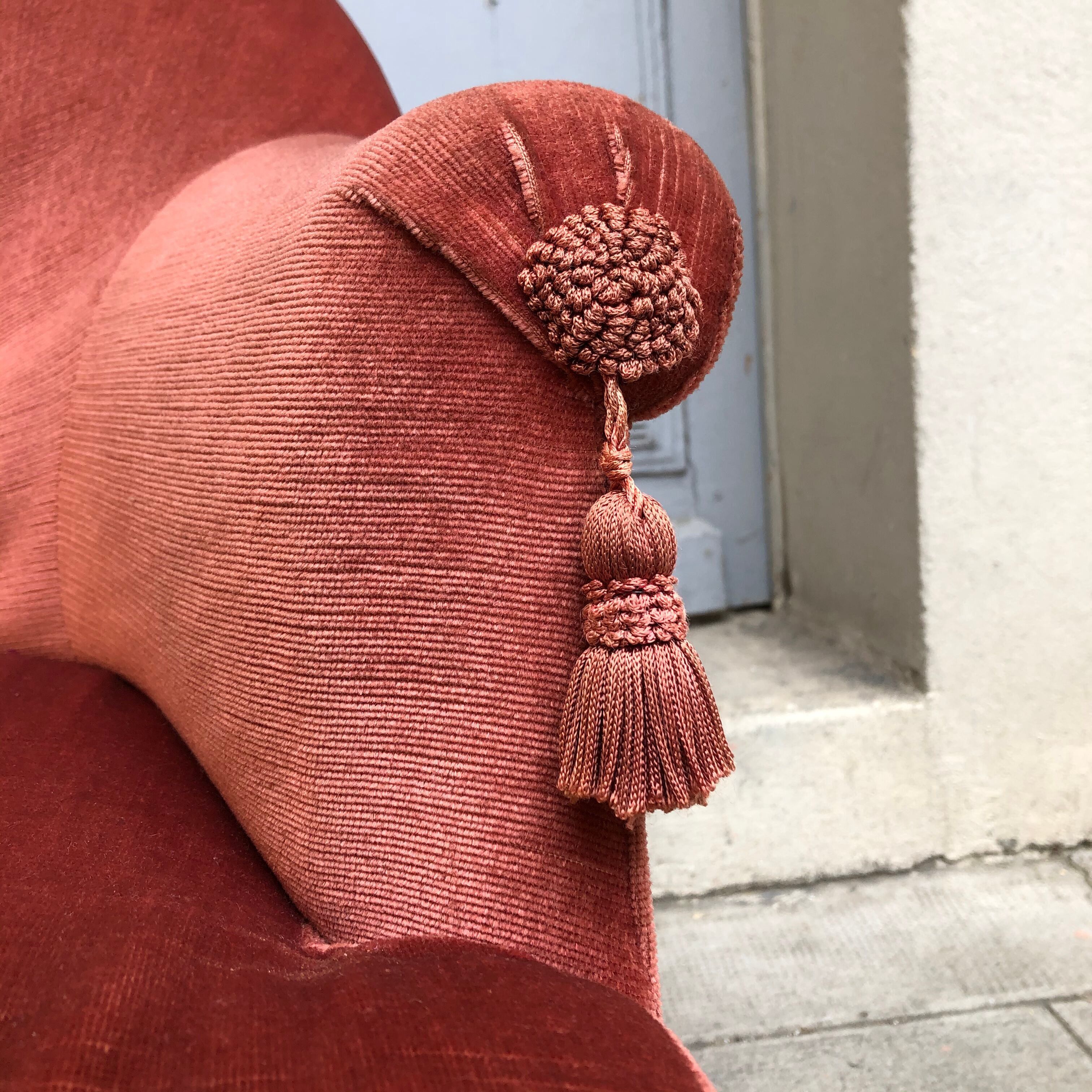 Toad sofa