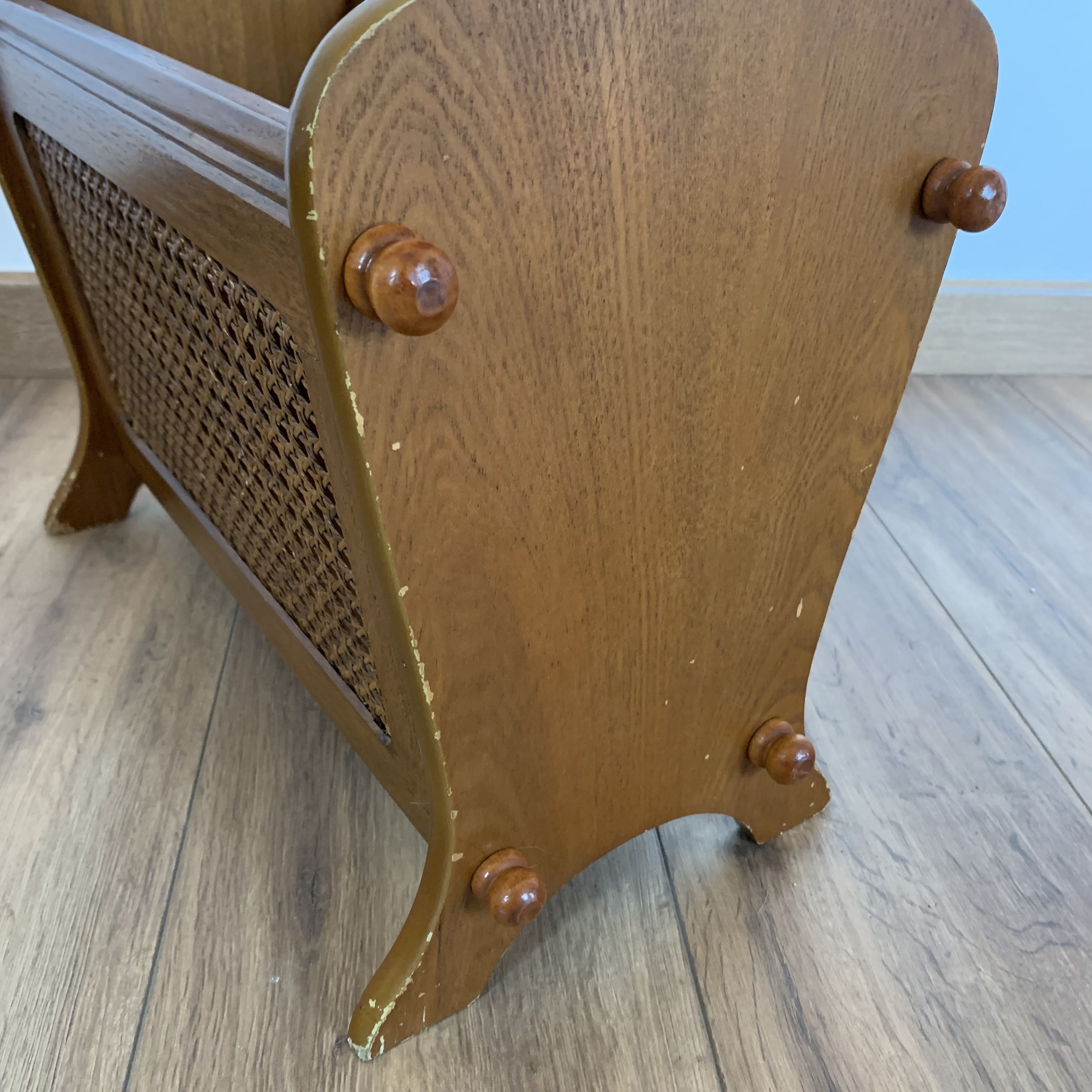 Magazine holder