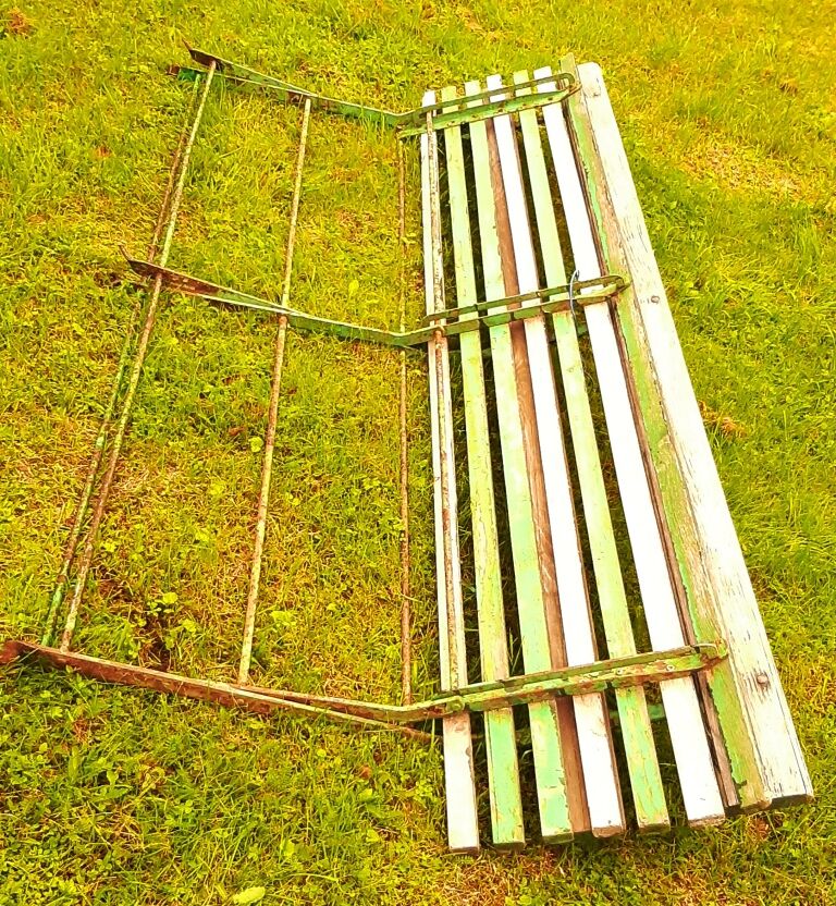 Folding garden bench