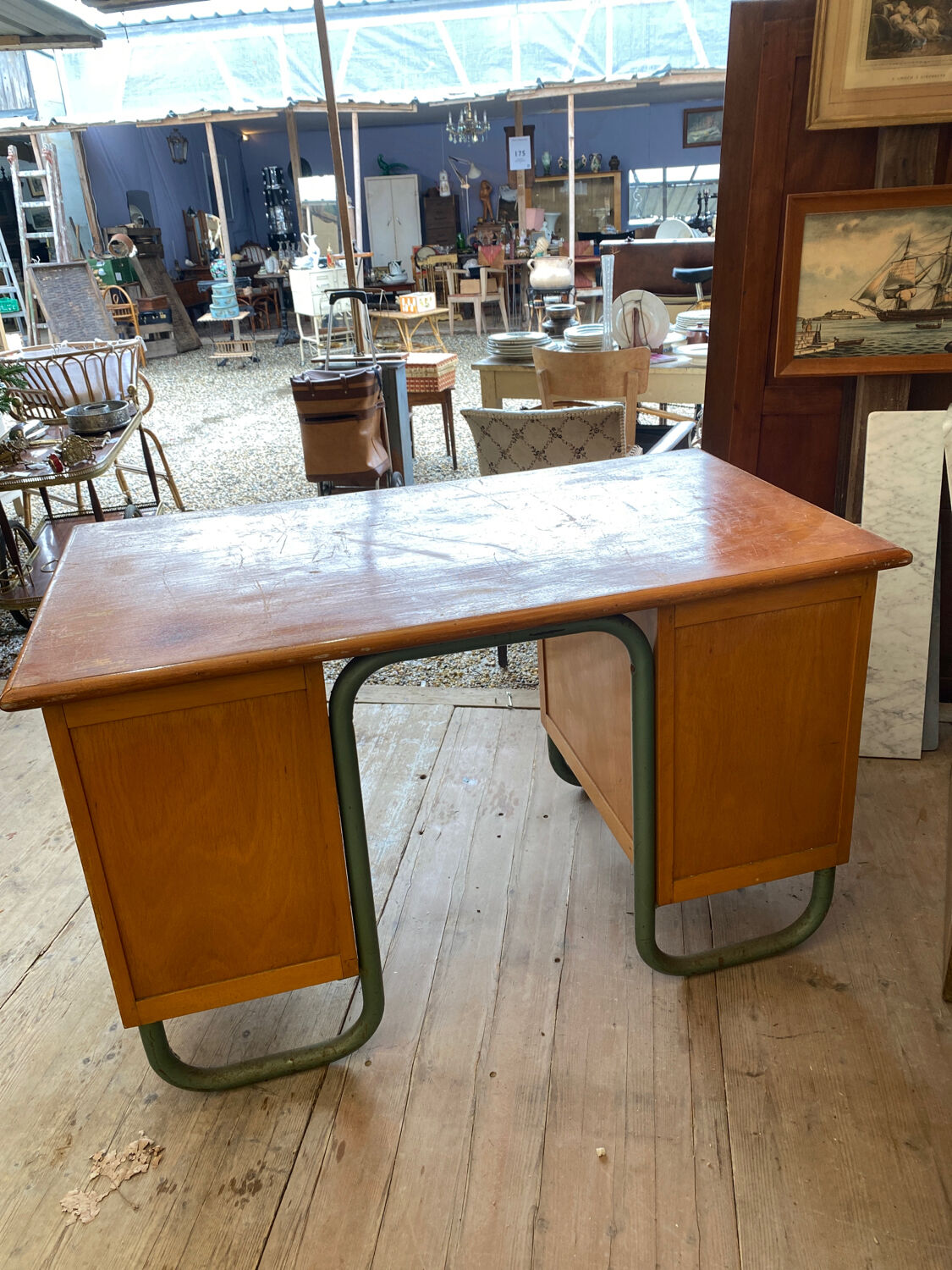 Bureau d’instituteur Stella