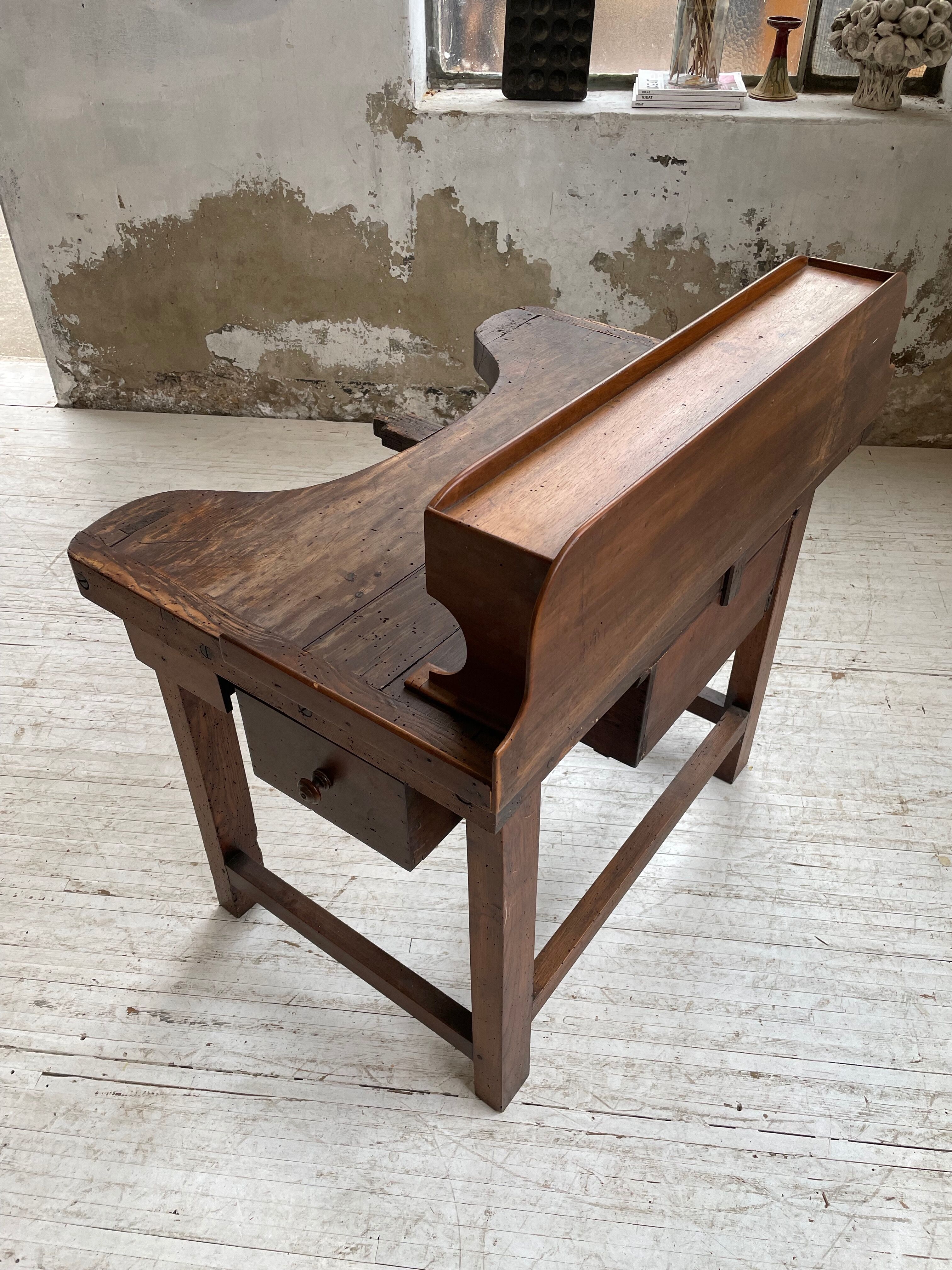 Establishment of jeweler XIXth oak