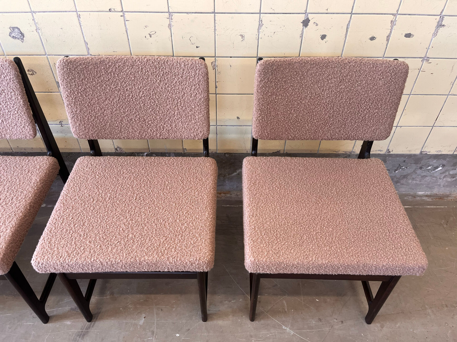 Ensemble de six chaises de salle à manger belges