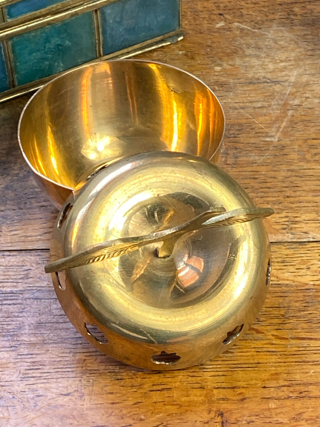 Bonbonnière, in the shape of an apple, made of brass.