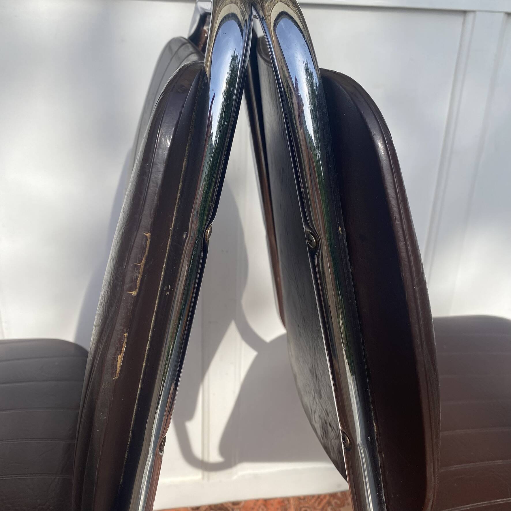 Chaises traineau cantilever chrome et skai années 70