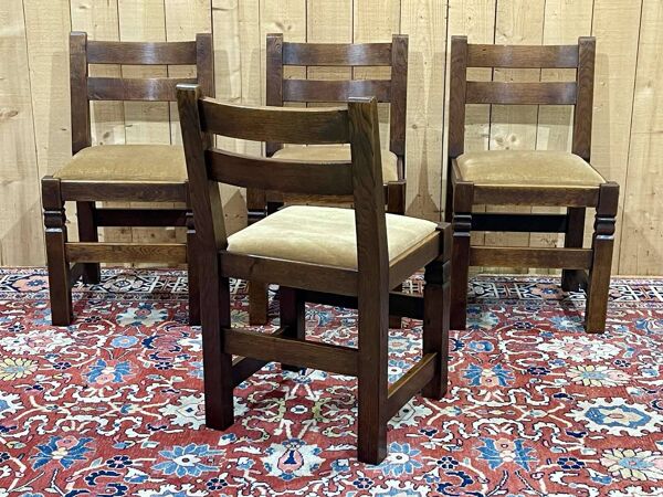Suite de 4 chaises brutalistes en chêne des années 1950