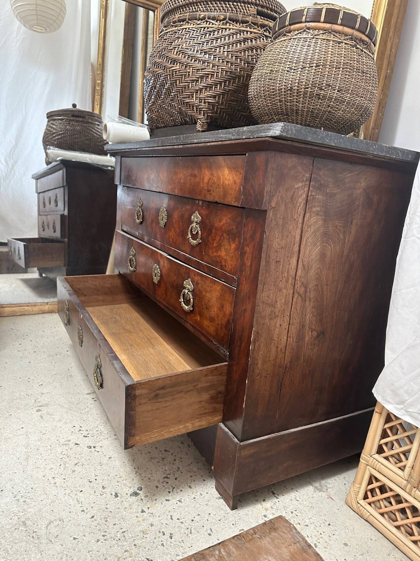Chest of drawers in wood and gray marble with 4 drawers nineteenth century