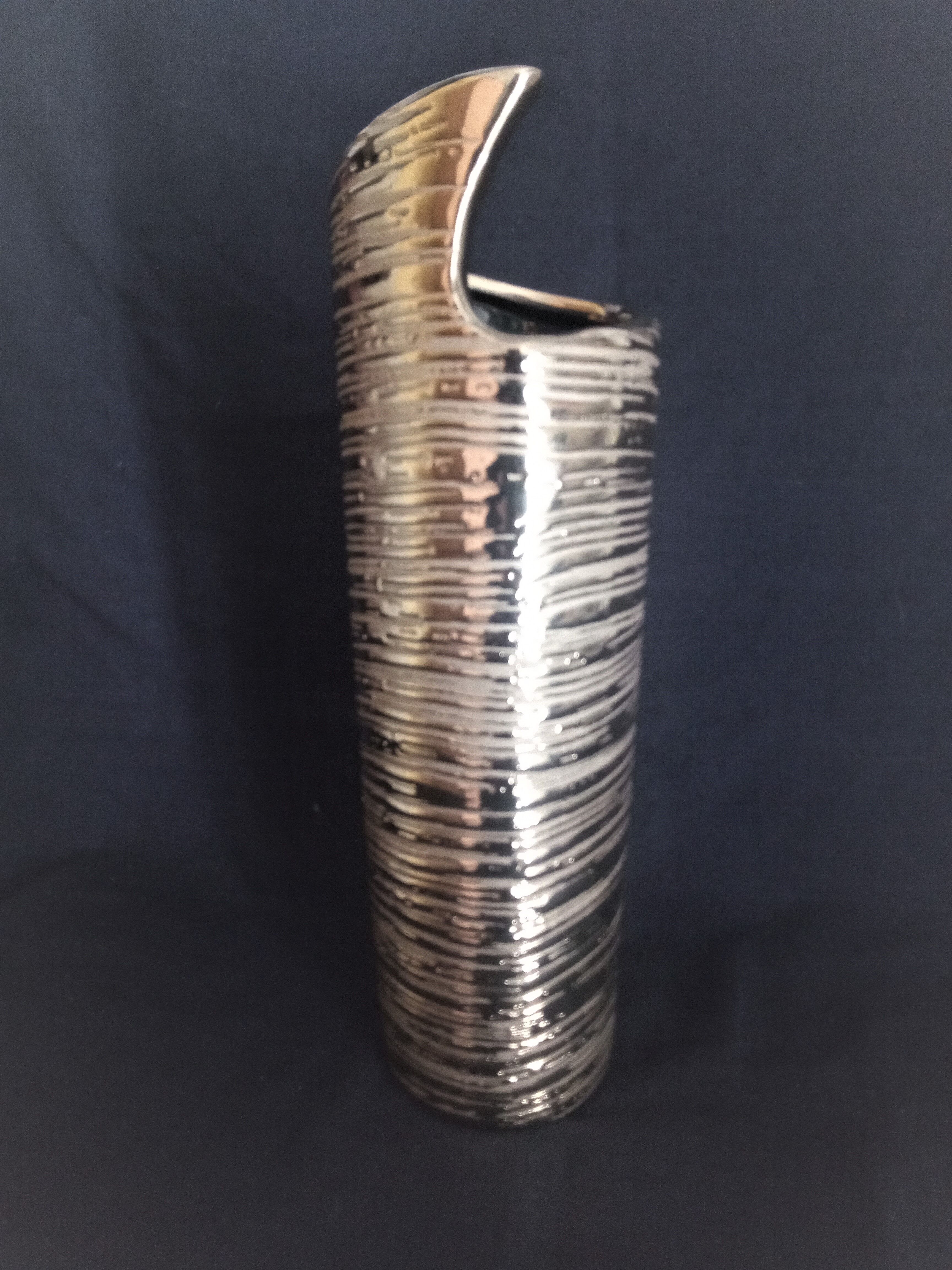 Cubist vase in gilded and ridged ceramic