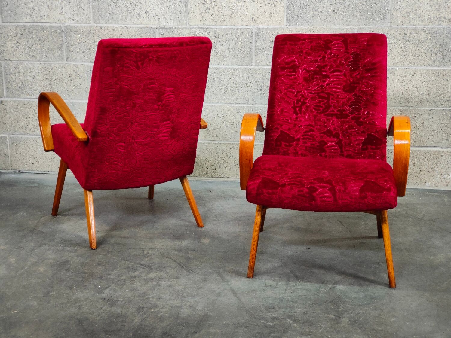 Pair of 6951 red velvet armchairs by Jaroslav Smidek for Ton
