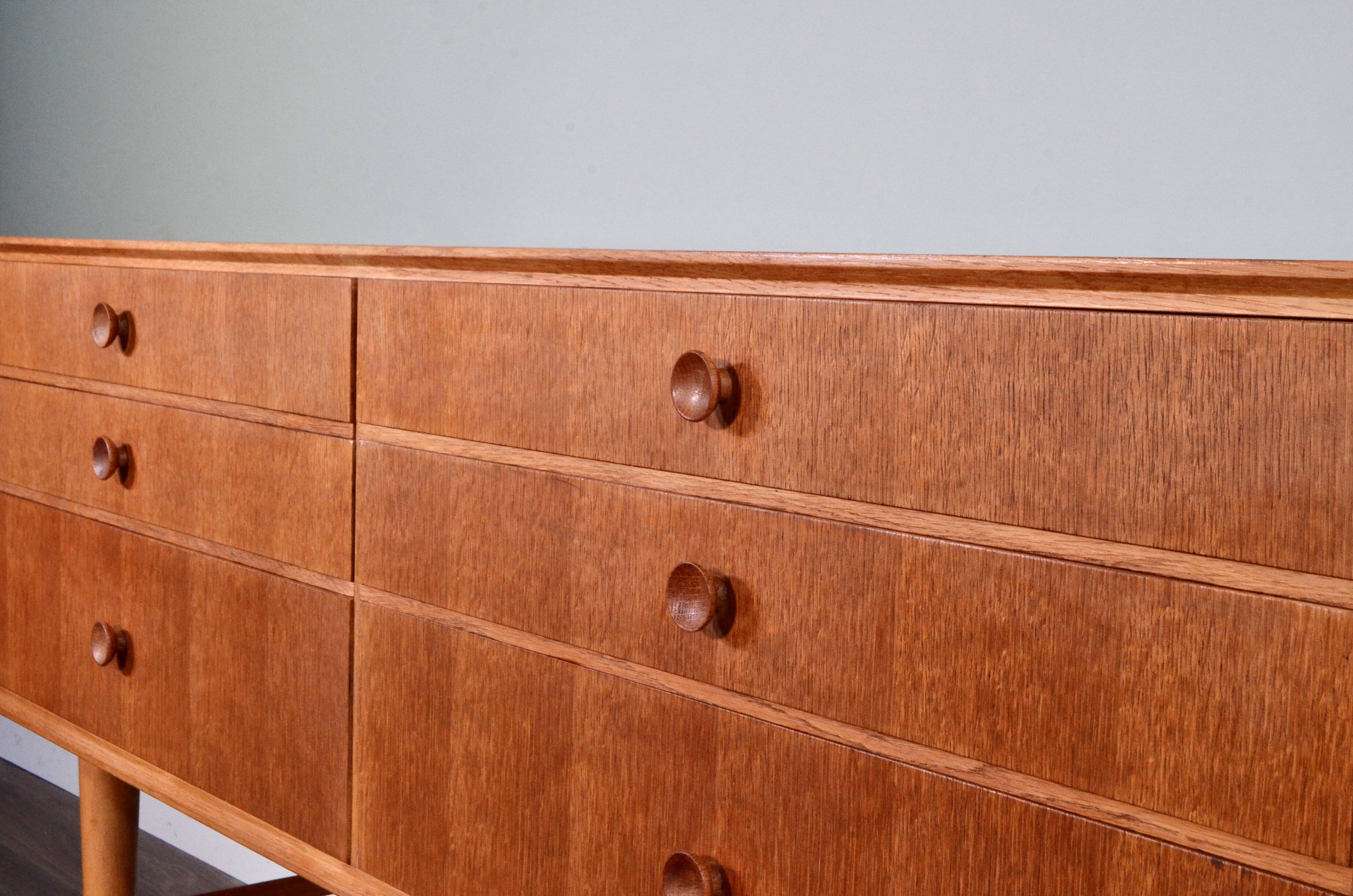 Midcentury Meredew Sideboard / Chest Of Drawers In Oak. Vintage Modern