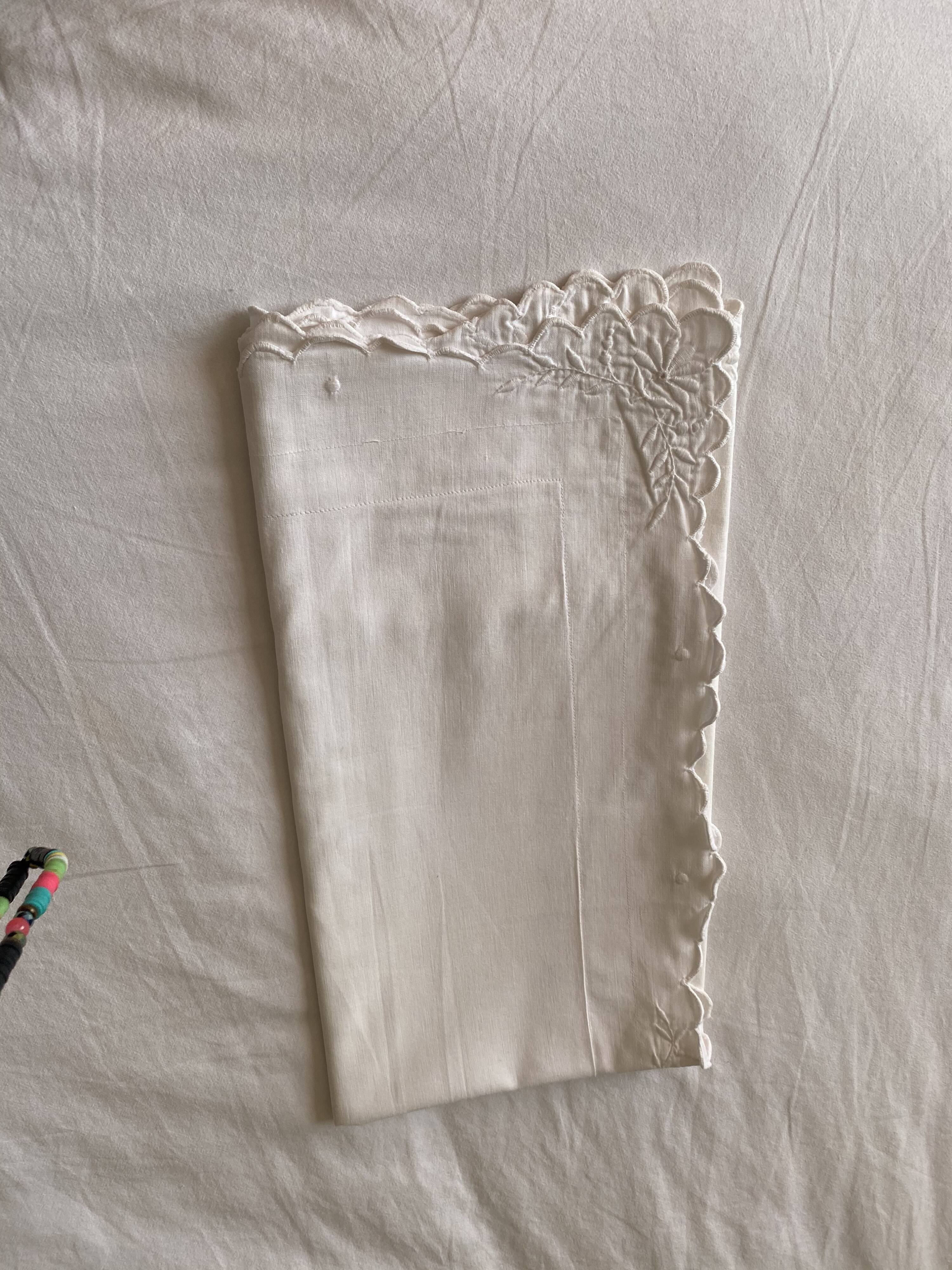 Taie with embroidery