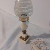 Table lamp with tulip