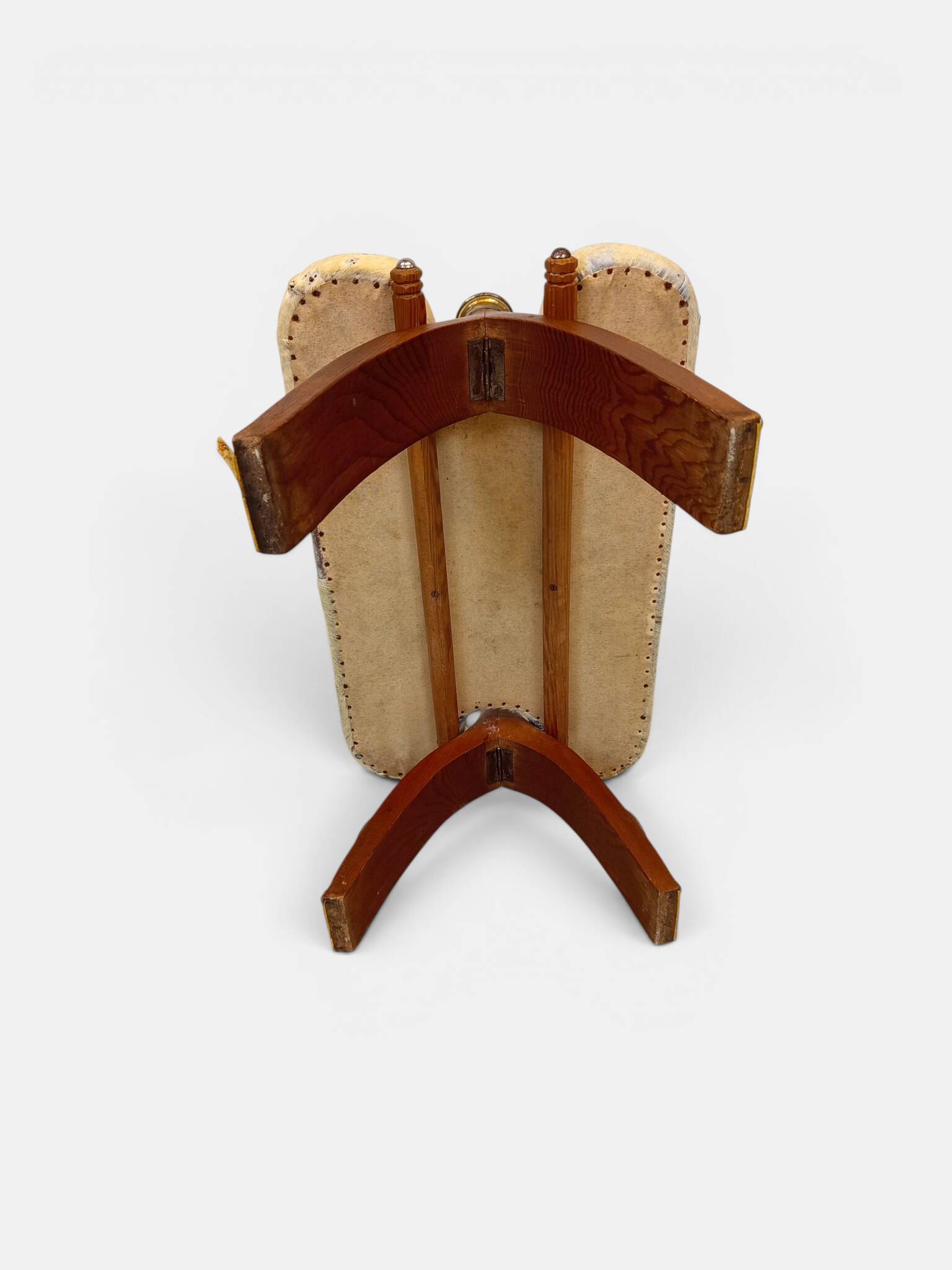 Camel saddle stool