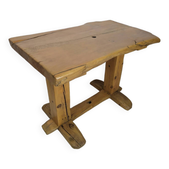 Table extérieur brutaliste
