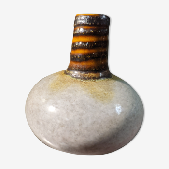 Flat vase
