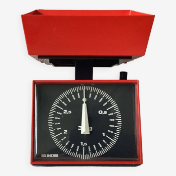 EKS scale designed by Bengt EK, Sweden. Red kitchen scale 70'