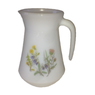 Arcopal jug with lid