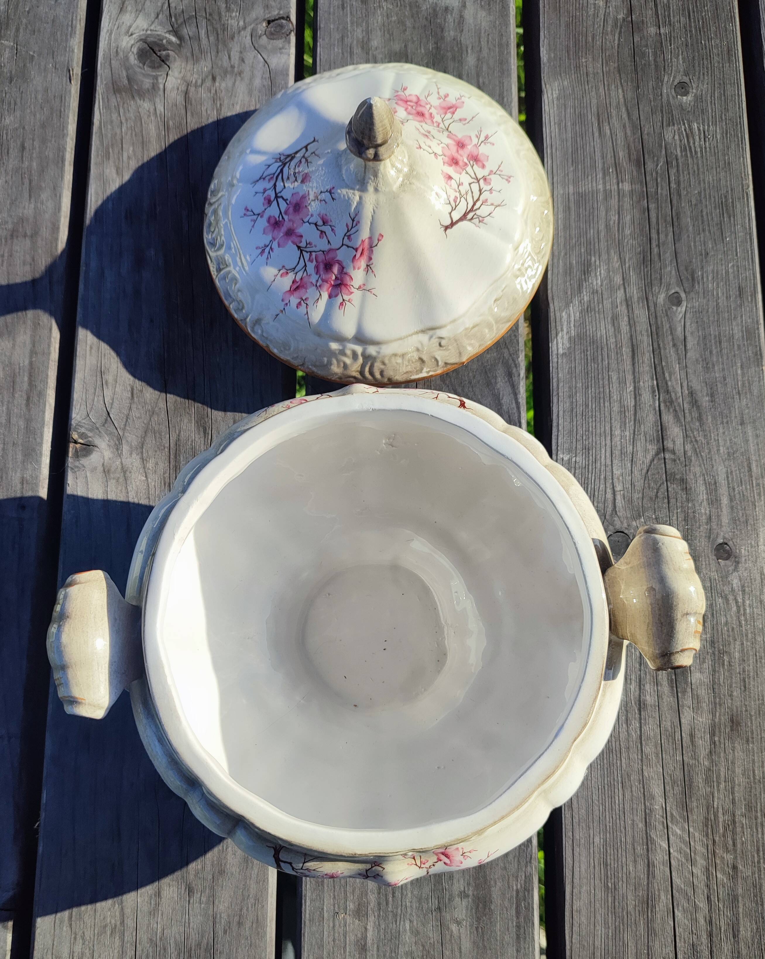 Round ceramic soup tureen Made in Italy