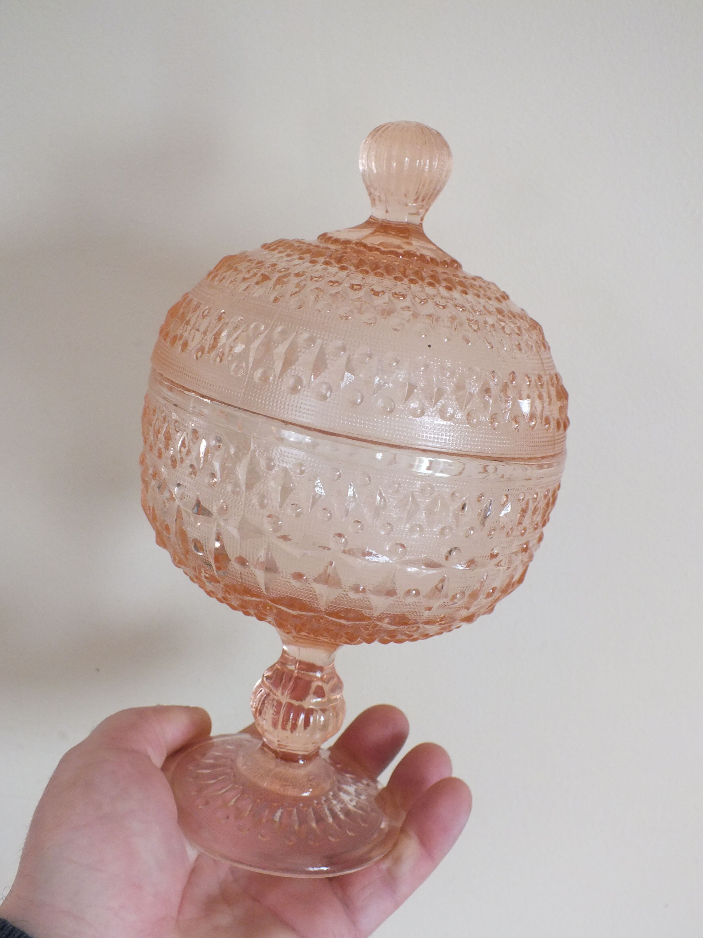 Drageoir or sugar bowl in pink molded glass, rosaline