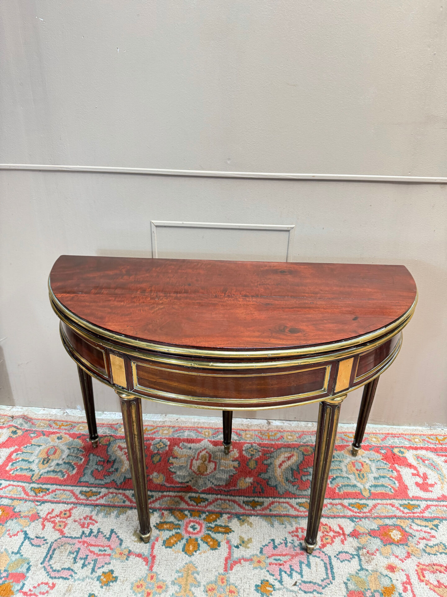 Half-moon table in mahogany from the Louis XVI period, 18th century.