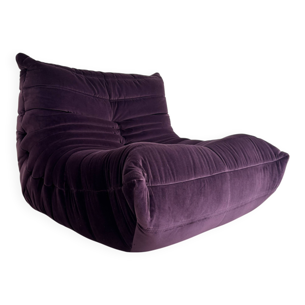 Chauffeuse ''togo'' violette par Michel Ducaroy
