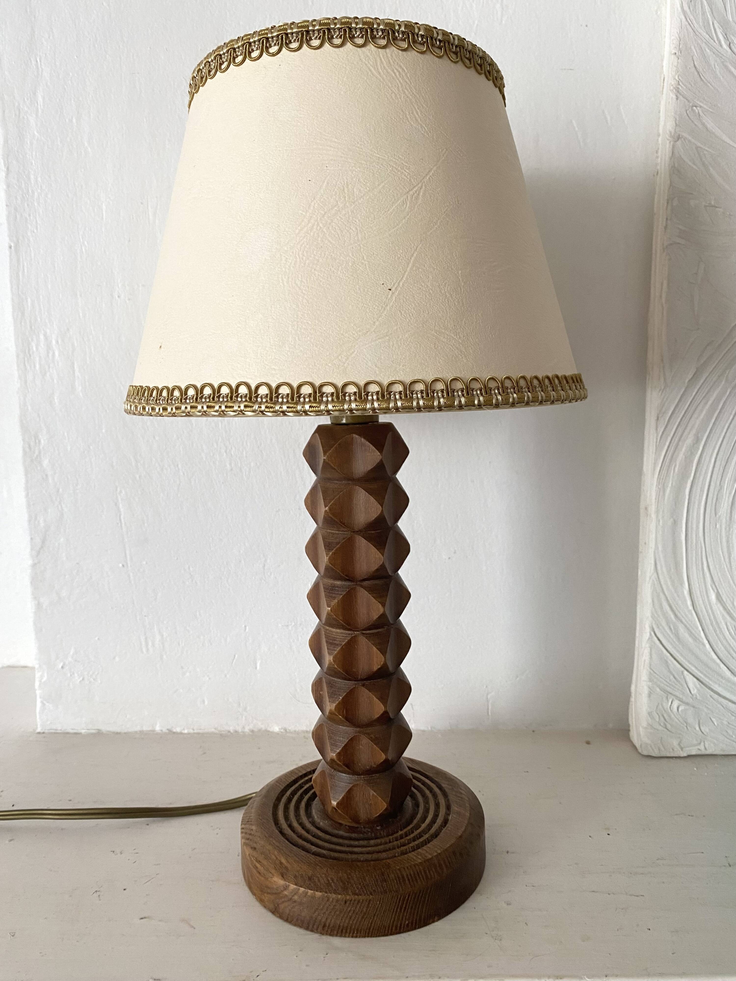 Lampe en bois façon Charles Dudouyt