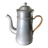 Cafetière ancienne en alu, poignée en osier tressé